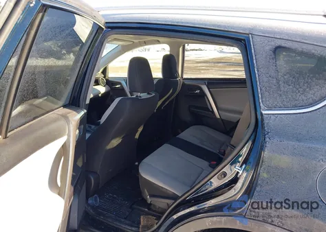 2017 Toyota Rav4 Xle z USA, uszkodzony, nr VIN JTMRFREV2HD220629